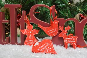 Set Of 16 Red Christmas Decorations 2